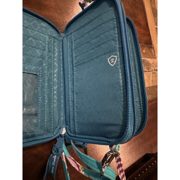 Vera Bradley Cross Body Wallet Purse Beautiful Design - Picture 7 of 8